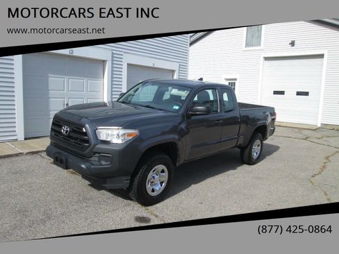 Used 2017 Toyota Tacoma SR5 image 1