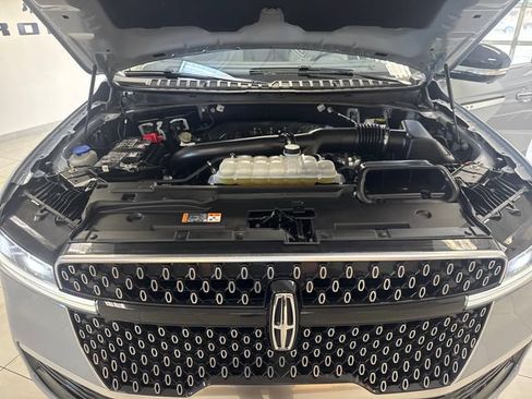 Used 2025 Lincoln Navigator Reserve AWD/4WD image 24