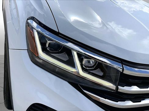 Used 2020 Volkswagen Atlas Cross Sport SEL Premium w/ Cross Sport MDO Package AWD/4WD image 28