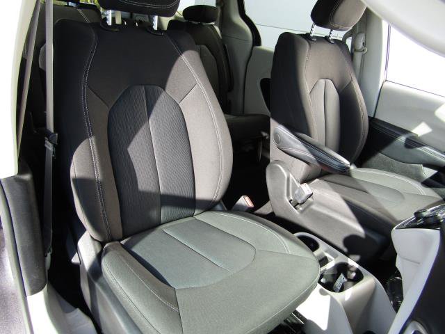 Used 2023 Chrysler Voyager LX FWD image 10