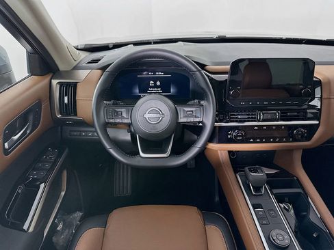 New 2025 Nissan Pathfinder Platinum w/ Black Appearance Package image 31