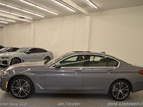Used 2022 BMW 530e w/ Premium Package image 5