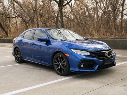 Used 2019 Honda Civic Sport Touring image 2