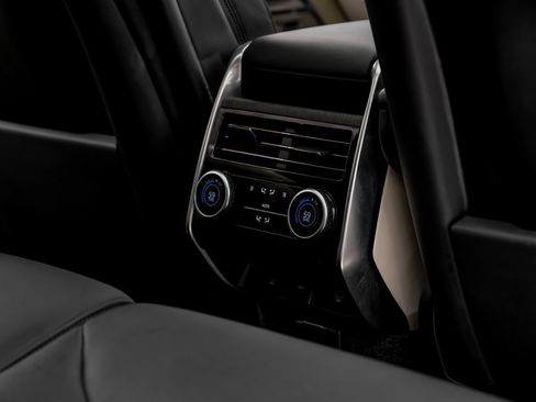 Used 2022 Land Rover Range Rover Long Wheelbase SE image 35