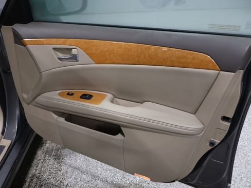 Used 2005 Toyota Avalon XLS image 24