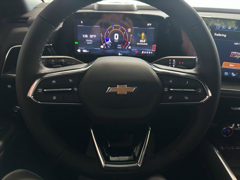 New 2025 Chevrolet Suburban Premier image 9