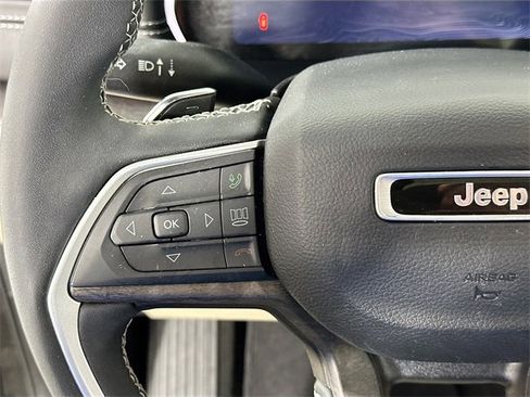 Used 2023 Jeep Grand Cherokee L Limited w/ Black Appearance Package image 25