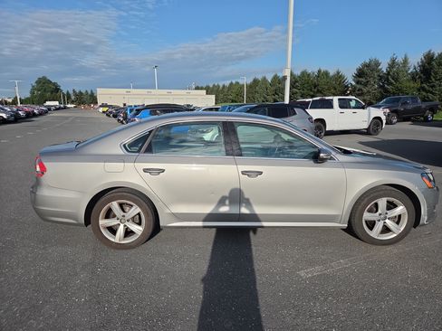 Used 2012 Volkswagen Passat 2.5 SE FWD image 16
