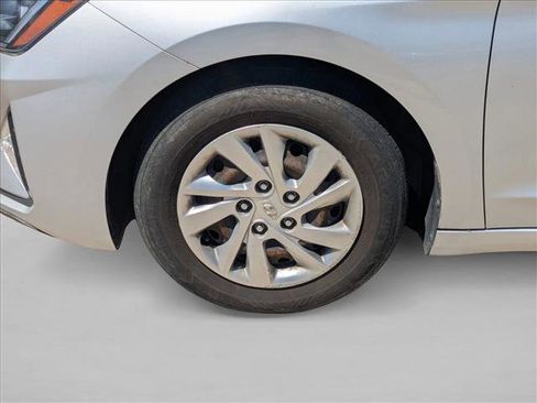 Used 2019 Hyundai Elantra SE w/ Cargo Package FWD image 9