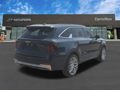 Used 2025 Kia Sorento S w/ Panoramic Sunroof Package FWD image 5
