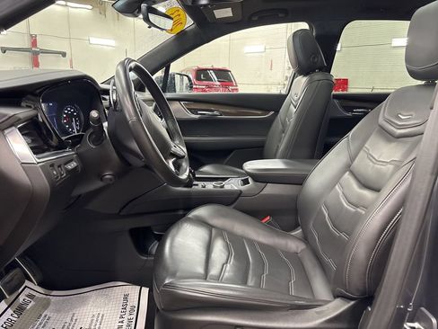 Used 2023 Cadillac XT6 Sport w/ Platinum Package AWD/4WD image 9