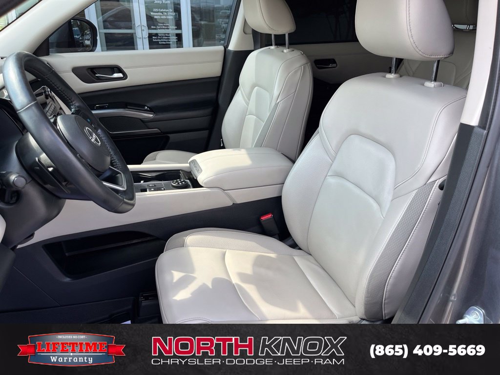 Used 2022 Nissan Pathfinder SL w/ SL Black Package AWD/4WD image 6