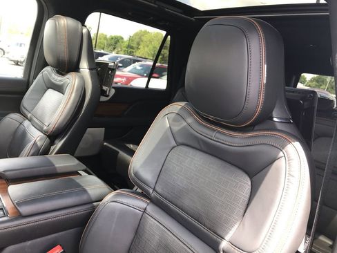 Used 2022 Lincoln Navigator L Black Label AWD/4WD image 11
