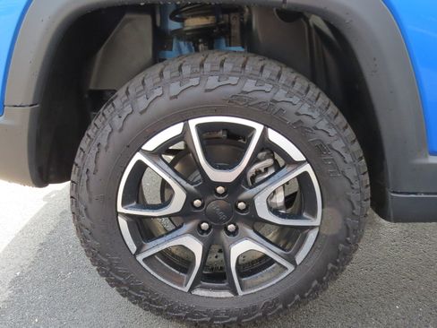 Used 2024 Jeep Compass Trailhawk image 11