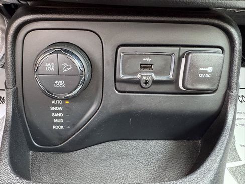 Used 2016 Jeep Renegade Trailhawk AWD/4WD image 22