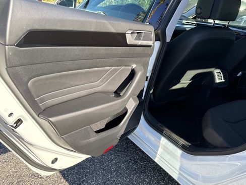 Used 2021 Volkswagen Arteon SE image 11