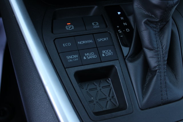 Used 2019 Toyota RAV4 LE w/ Carpet Mat Package AWD/4WD image 15
