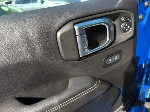 Used 2023 Jeep Wrangler Unlimited Sahara AWD/4WD image 33