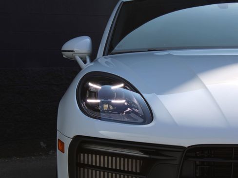 New 2026 Porsche Macan GTS image 12