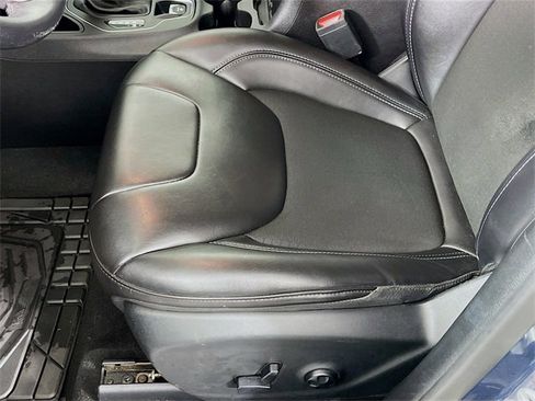 Used 2020 Jeep Cherokee Latitude Plus w/ Cold Weather Group image 19