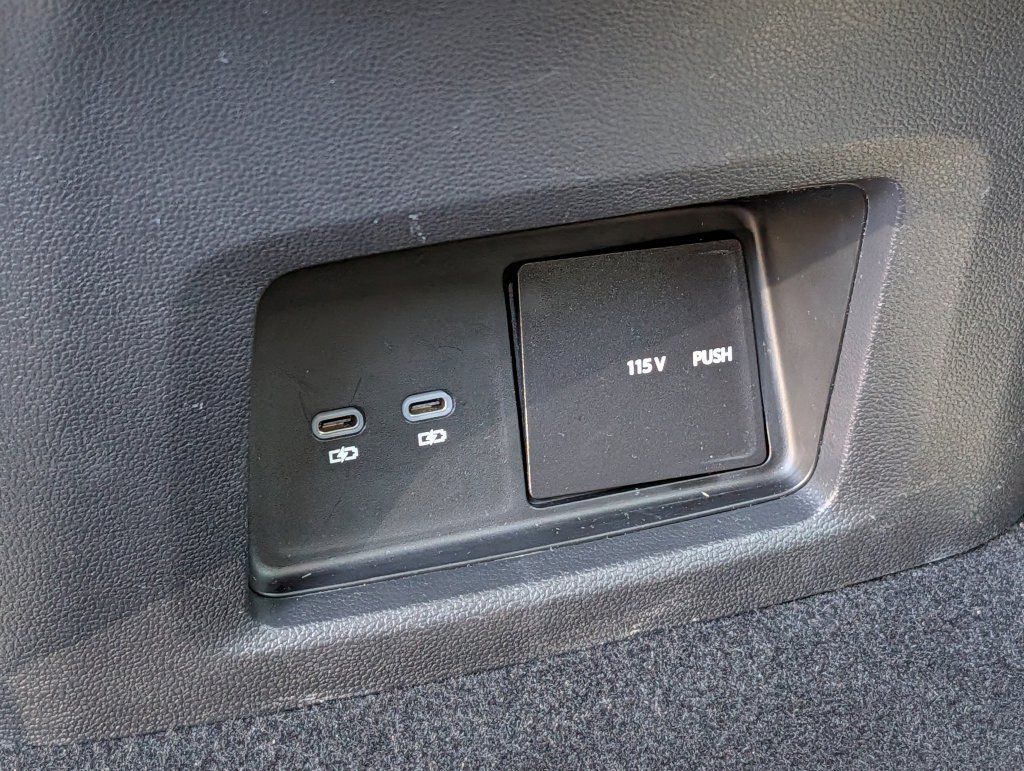 Used 2025 Volkswagen Atlas SE AWD/4WD image 36