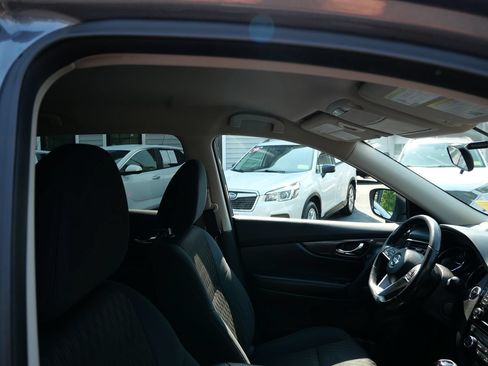 Used 2018 Nissan Rogue SV AWD/4WD image 29