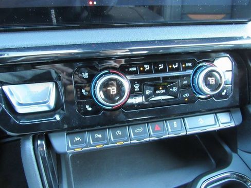 Used 2024 GMC Sierra 1500 AT4 w/ Technology Package image 21