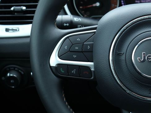 Used 2019 Jeep Compass Latitude FWD image 22