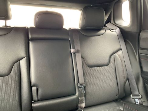 Used 2025 Jeep Compass Trailhawk image 36