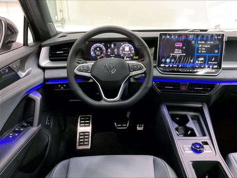 New 2026 Volkswagen Tiguan SE R-Line image 15
