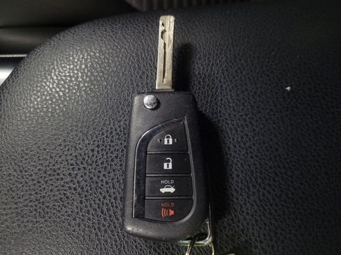 Used 2018 Toyota Camry SE FWD image 32