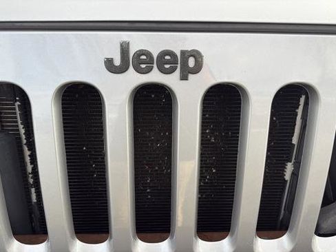 Used 2013 Jeep Wrangler Unlimited Sport image 9