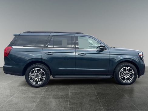 Used 2025 Ford Expedition Active AWD/4WD image 8
