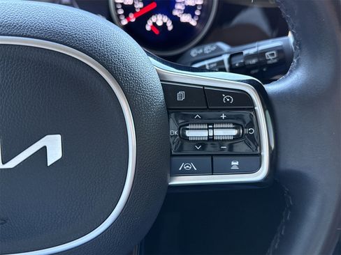 Used 2022 Kia Carnival SX image 18