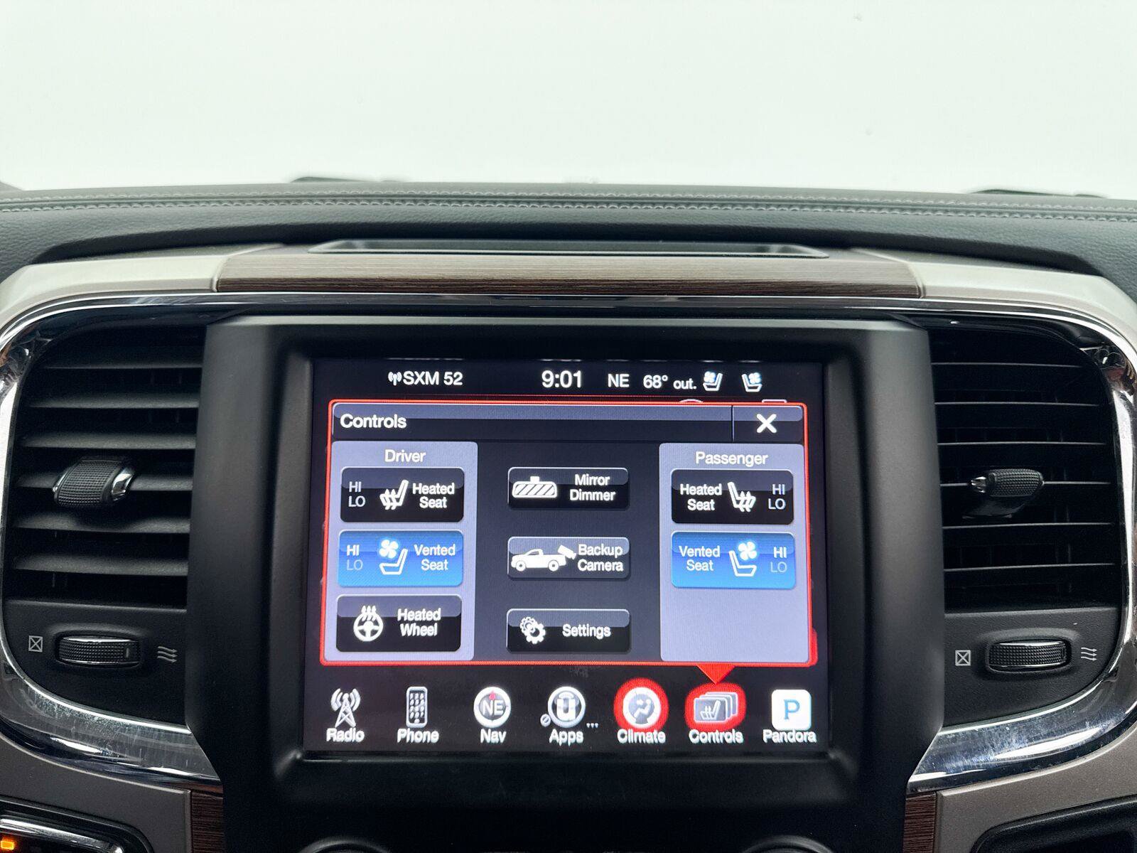 Used 2016 RAM 1500 Laramie w/ Convenience Group AWD/4WD image 28