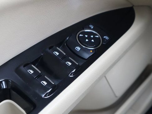 Used 2014 Ford Fusion SE w/ Equipment Group 202A FWD image 25