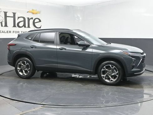 New 2026 Chevrolet Trax LT w/ LT Convenience Package FWD image 1
