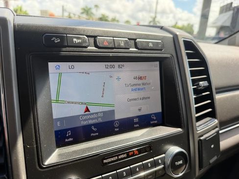 Used 2020 Ford Expedition Max XLT w/ Equipment Group 202A AWD/4WD image 17