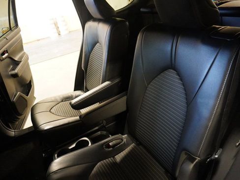 Used 2022 Toyota Highlander XSE image 9