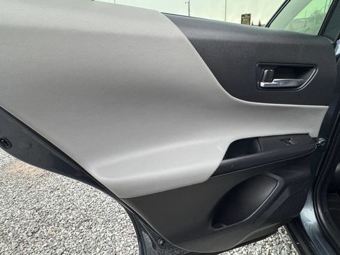 Used 2022 Toyota Venza LE image 20