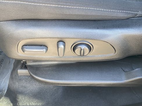 Used 2022 Chevrolet Traverse LT image 17