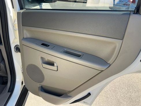 Used 2008 Jeep Grand Cherokee Laredo w/ Driver Convenience Group image 26