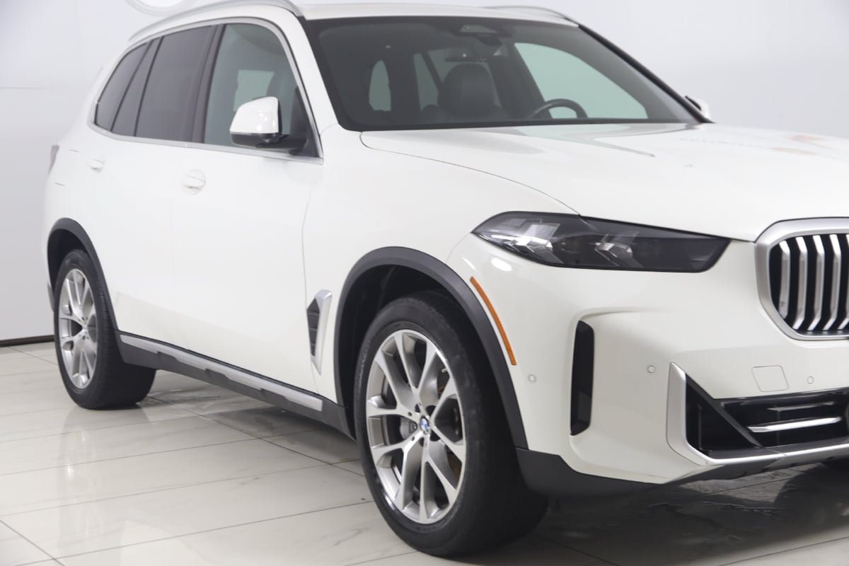 Used 2024 BMW X5 xDrive40i w/ Parking Assistance Package AWD/4WD image 33
