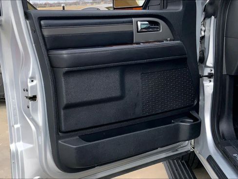 Used 2016 Ford Expedition Platinum image 22