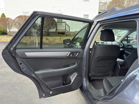 Used 2016 Subaru Outback 2.5i Premium image 16