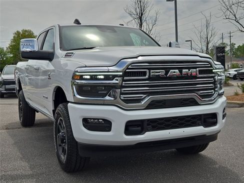 Used 2026 RAM 2500 Laramie AWD/4WD image 10