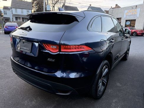 Used 2018 Jaguar F-PACE R-Sport image 5