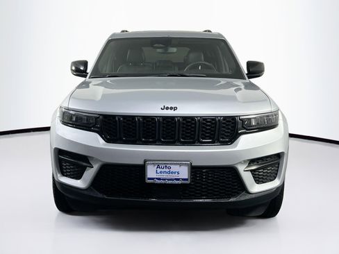 Used 2023 Jeep Grand Cherokee Altitude AWD/4WD image 2