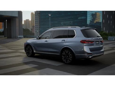 New 2026 BMW X7 xDrive40i w/ Premium Package image 2