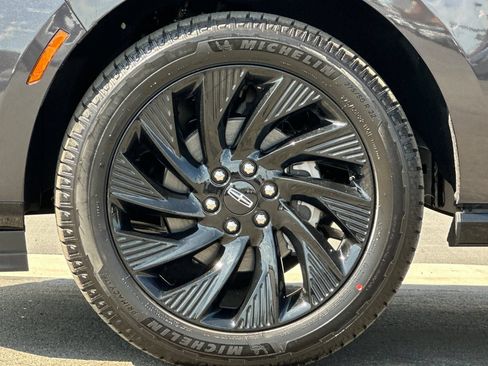 New 2026 Lincoln Navigator Reserve w/ Jet Appearance Package AWD/4WD image 26